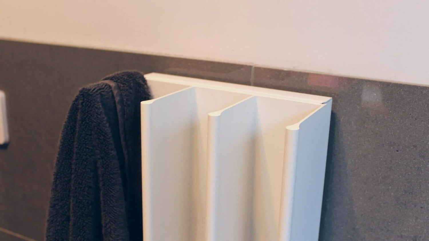 White Gordon with black towel hanging off the fin